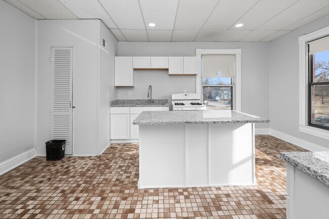 Building Photo - 1703 N Brady St