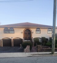 Building Photo - 134 Franklin St