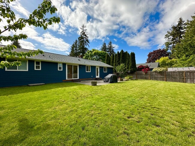 Building Photo - 3bd/1.5ba Shoreline Home