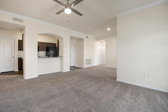 Building Photo - 501 E Stassney Ln