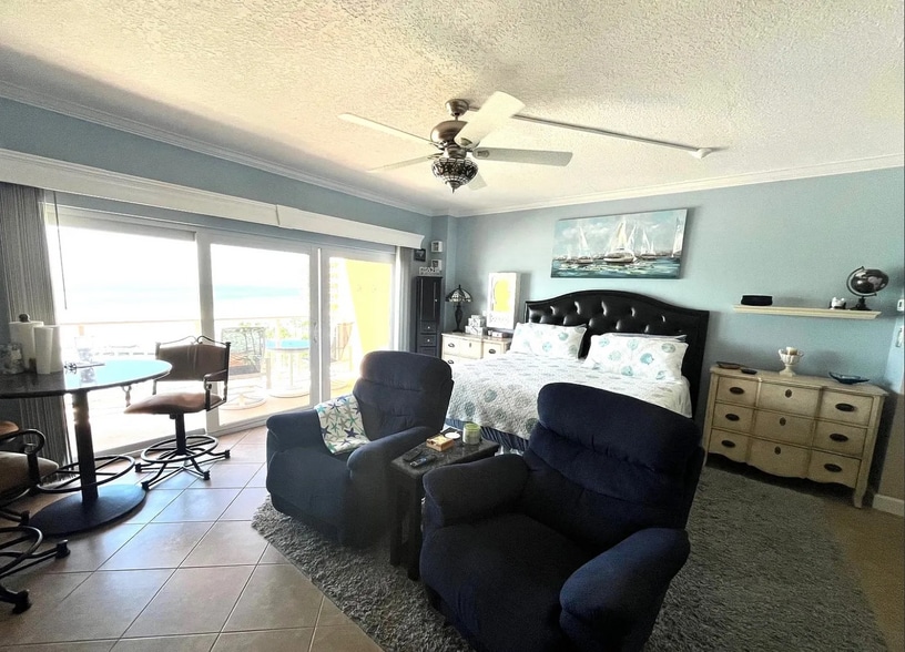 Building Photo - 880 Mandalay Ave