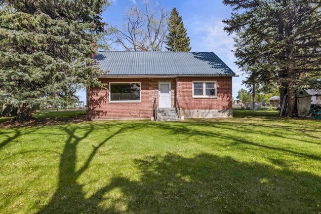 Primary Photo - Charming Country Retreat in Saint Anthony, ID