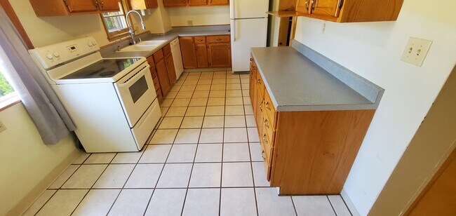 Building Photo - 1163 Higgins Ave