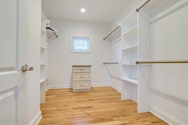 Building Photo - 330 Villa Park Wy