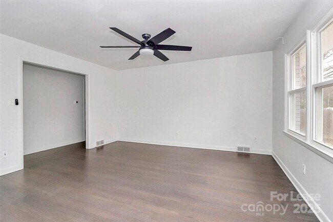 Building Photo - 5442 Kinsale Ln