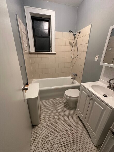 Building Photo - 403 Chestnut St