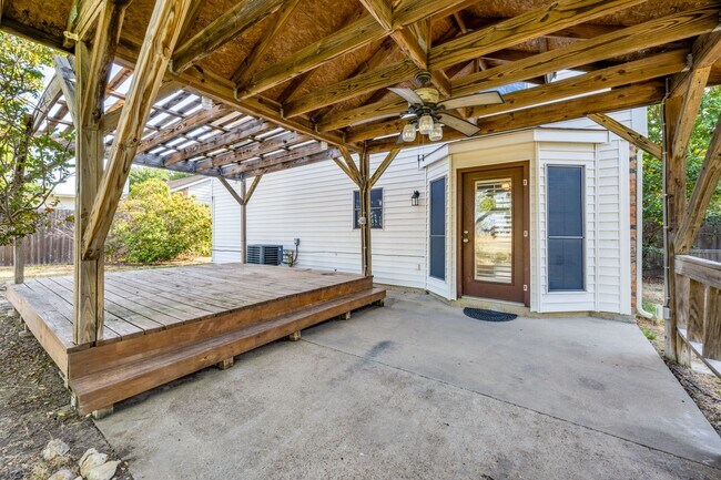 Building Photo - 1925 Parkside Dr