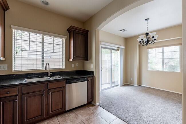 Building Photo - 3 bedroom home in Surprise