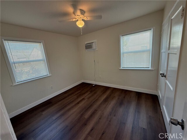 Building Photo - 549 N Niagara St