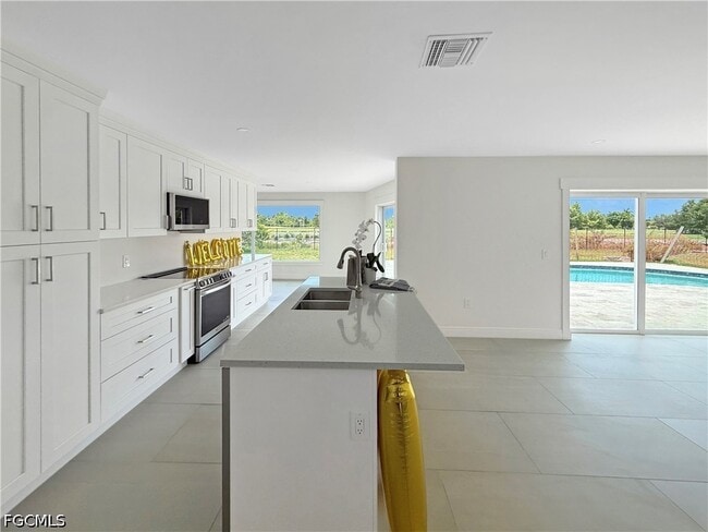 Building Photo - 6950 Overlook Dr