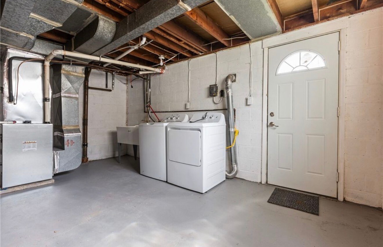 Building Photo - 548B Firethorne Dr