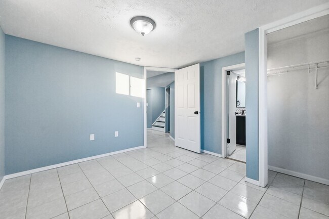 Building Photo - Fully remodeled 4 bed charmer