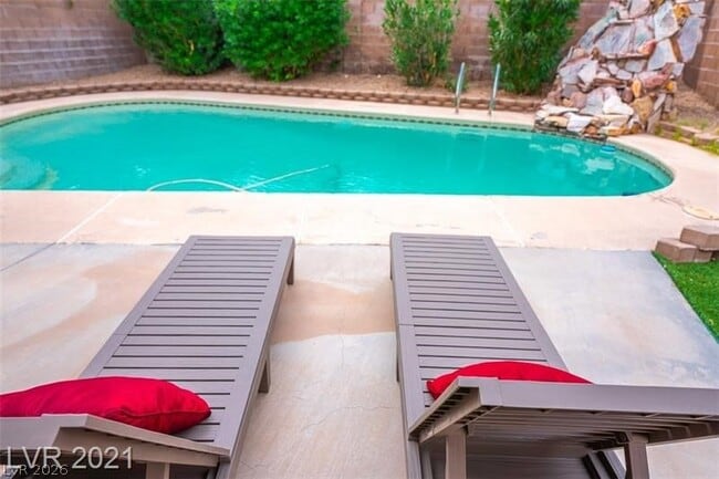 Building Photo - 375 Tierra St