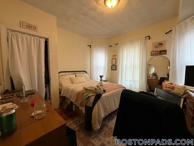 Building Photo - 8 Carmel St