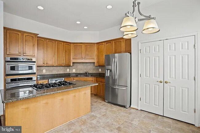 Building Photo - 24689 Siltstone Square
