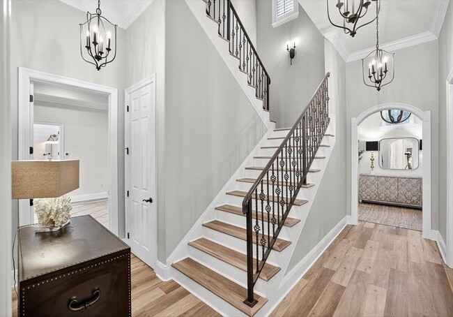 Building Photo - 3161 Club Dr