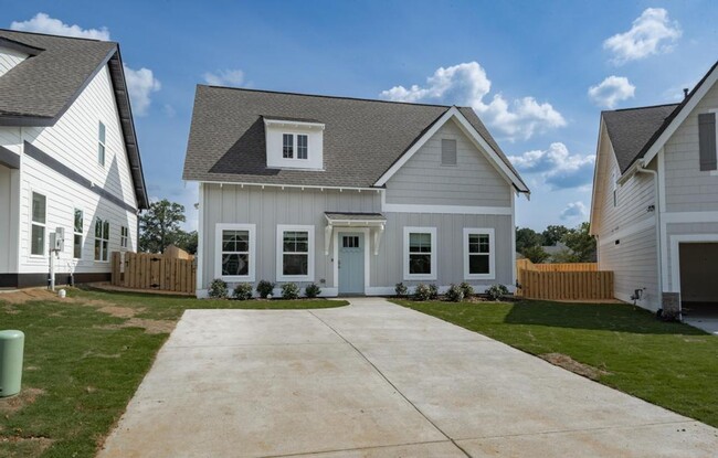 Building Photo - Single Family Home With Spacious Backyard