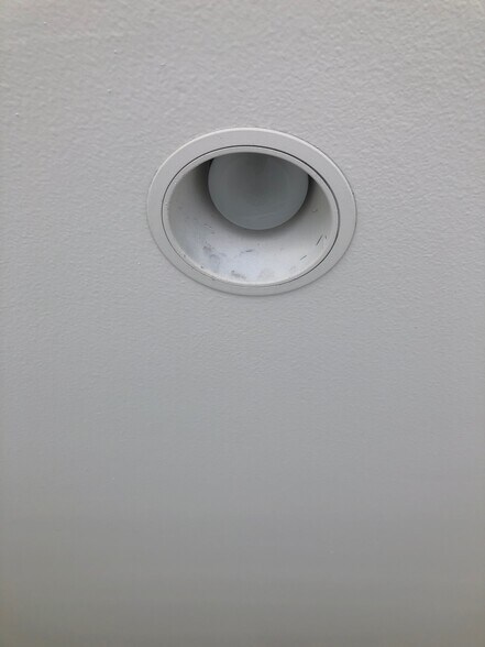 Building Photo - 1733 Lucile Ave