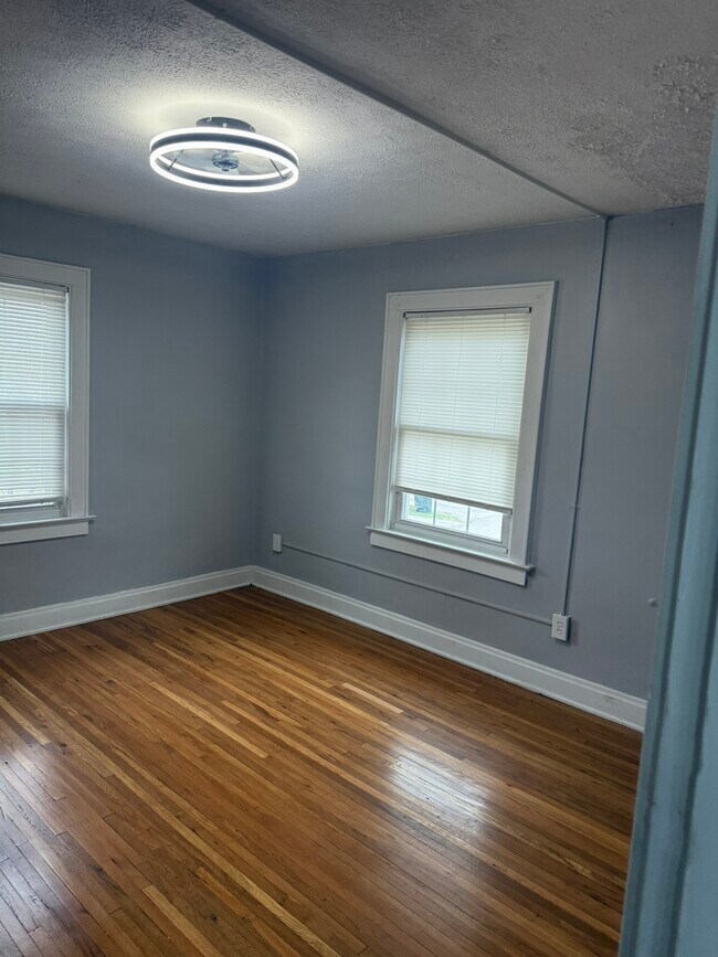 Building Photo - 952 Bulen Ave