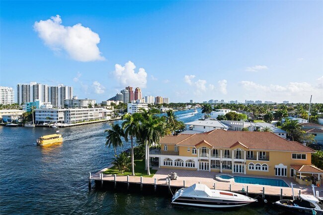 Building Photo - 2900 NE 30th St