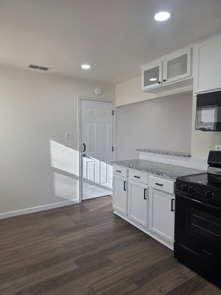 Building Photo - 4712 Devonshire Dr