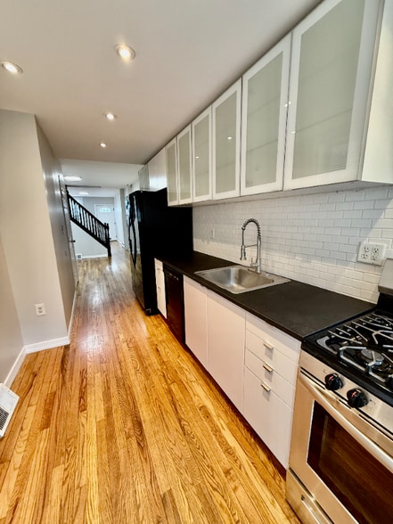 Building Photo - 1302 N Randolph St