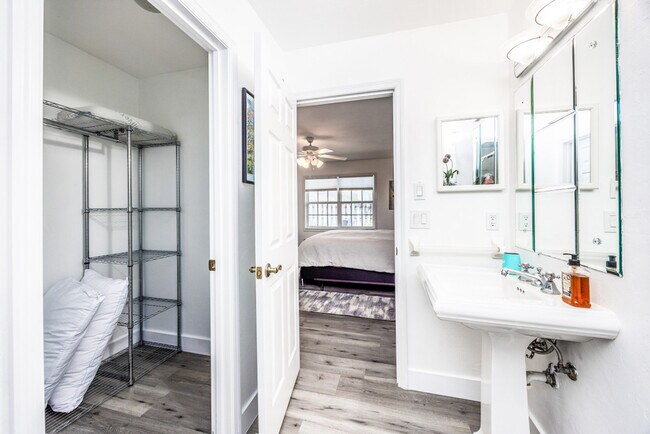 Building Photo - 4726 NW 27 Pl