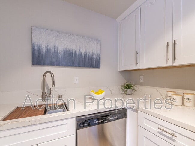 Building Photo - 578 Vista Ave