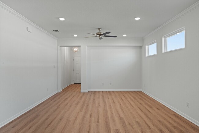 Building Photo - 8014 Timber Holw Ln