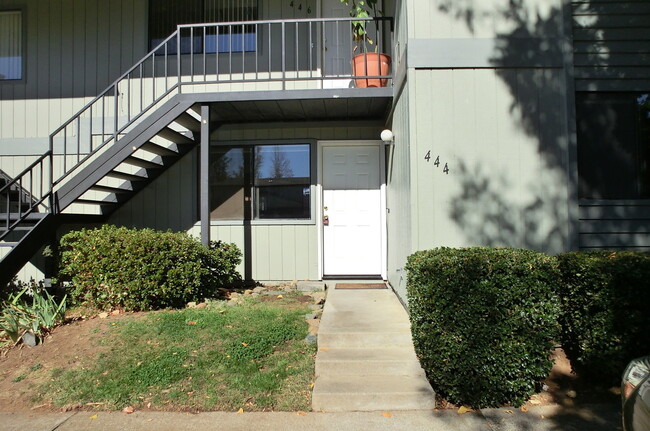 Primary Photo - Downstairs Apartment Near Food and Shopping