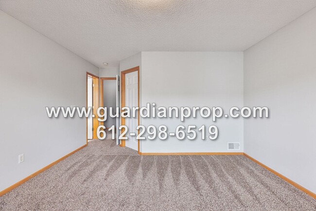 Building Photo - End Unit Townhouse Available Now, Open Floor Plan, Fireplace, Patio, Large Primary Suite