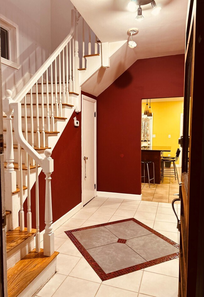 Building Photo - 23 Holmfield Ave