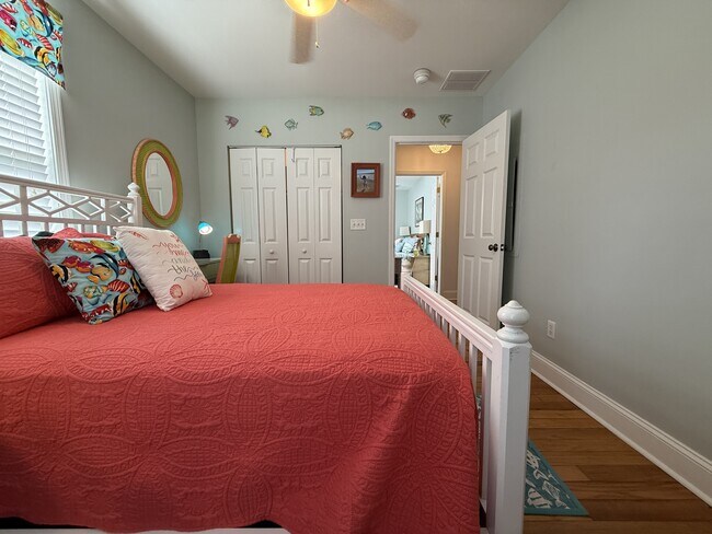 Building Photo - 2717 Oaklawn St