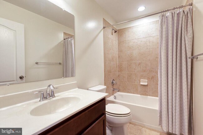 Building Photo - 513 Bluffton Dr