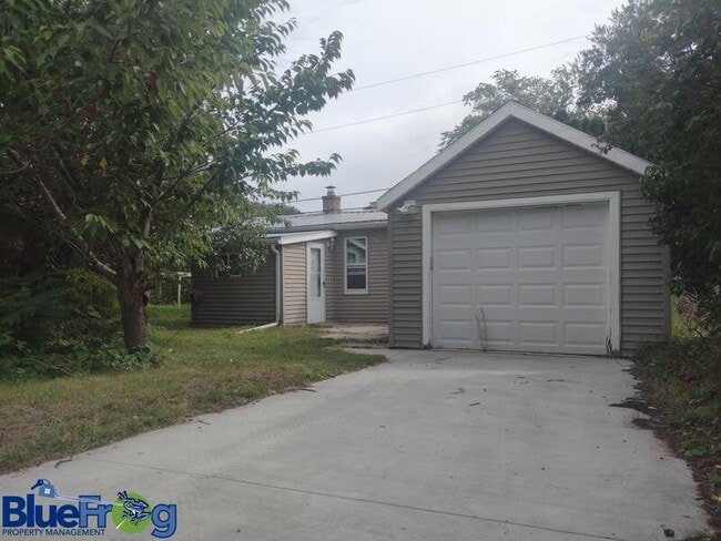 Building Photo - 2511 S 7th St