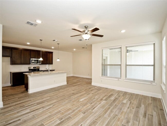 Building Photo - 406 Parkline Dr