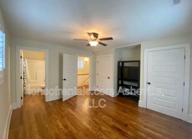 Building Photo - 240 S Beaumont St