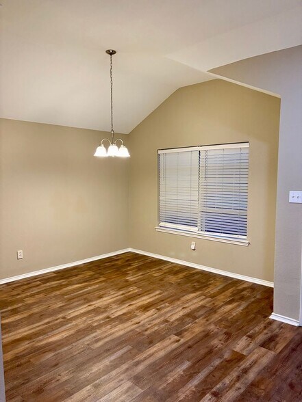 Building Photo - 809 Canyon Cove Dr