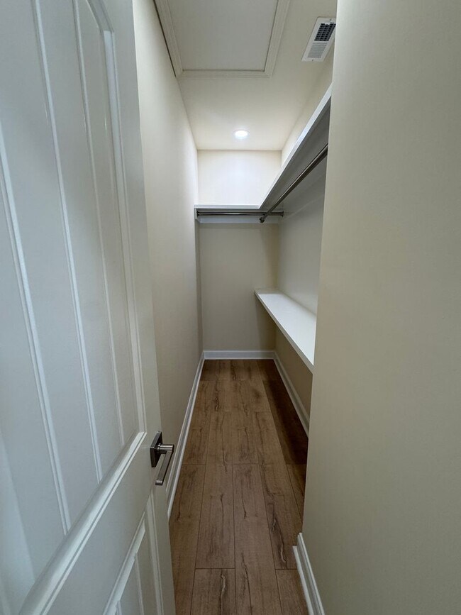 Building Photo - New 3 bed, 3.5 bath home across the Street from Meharry.  Modern upgraded kitchen and bathrooms. ...