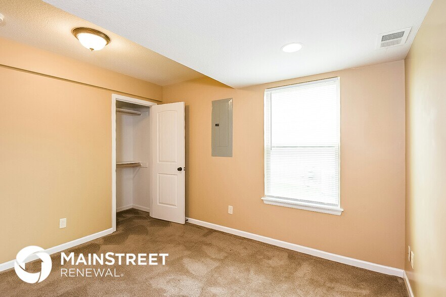 Building Photo - 305 Golfview Dr