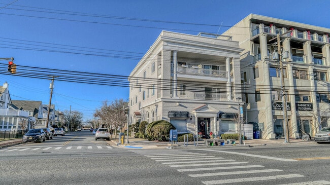 Building Photo - 25 S Surrey Ave