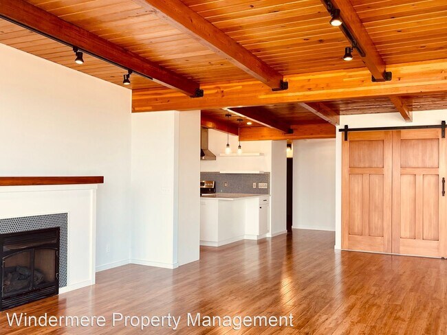Building Photo - 2 br, 2.5 bath House - 7732 NE Yeomalt Pt ...