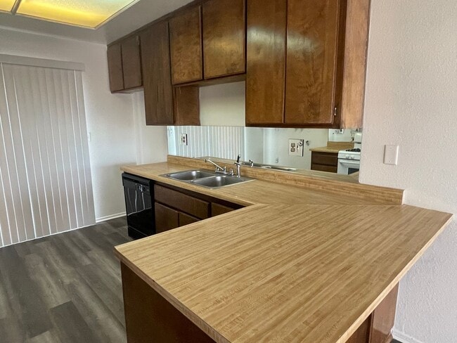 Building Photo - 3711