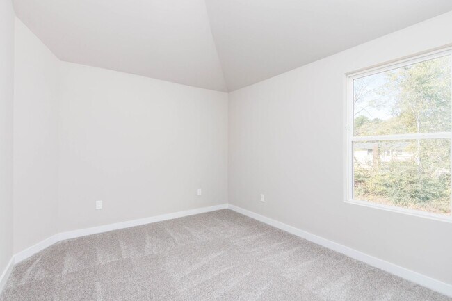 Building Photo - Beautiful 5 Bedroom, 2.5 Bath New Construc...