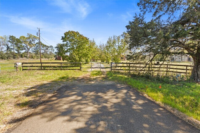 Building Photo - 18125 FM 1484 Rd