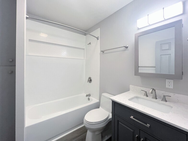 Building Photo - 1768 1/2 W 3rd Ave