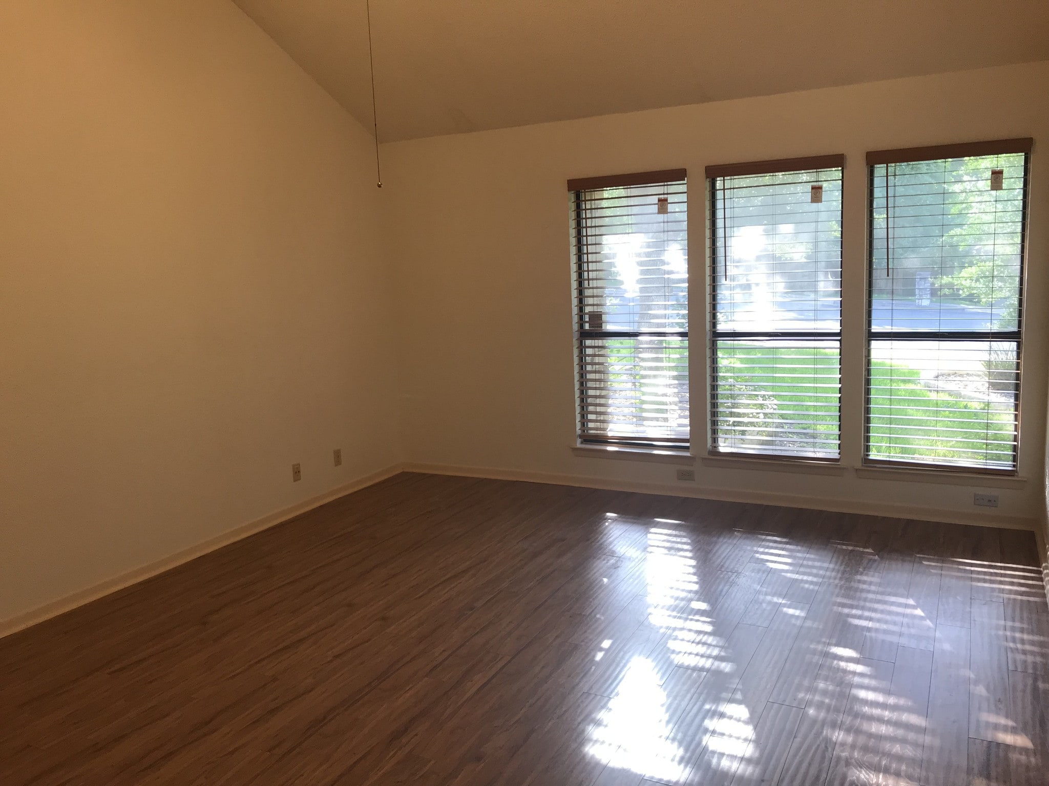 Master bedroom - 11203 Oak View Dr