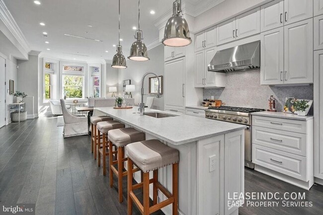 Building Photo - 1330 Vermont Ave NW