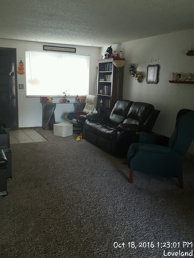 Building Photo - 2 Bedroom, 1 Bath Duplex with One Car Atta...