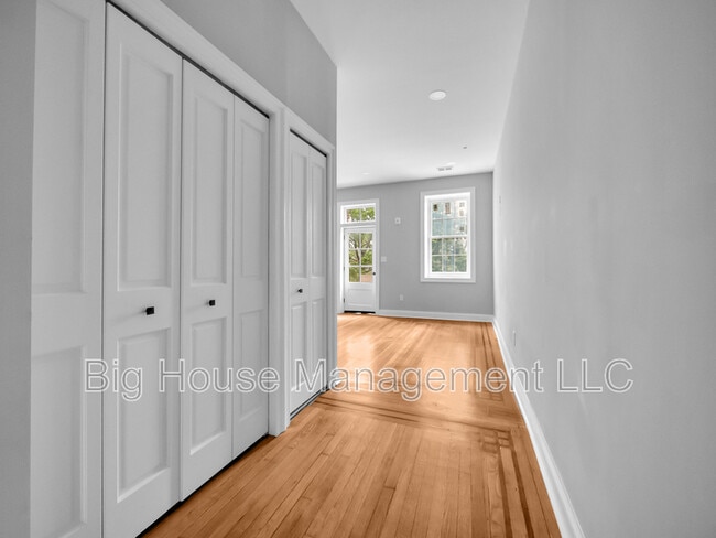 Building Photo - 707 Druid Park Lake Dr